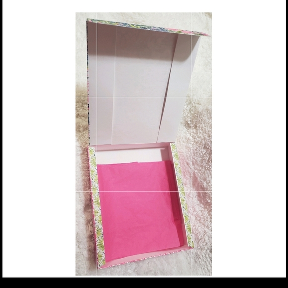 Lily Pulitzer 2 boxes (8.5 in.wide) (10 in.long) - Picture 3 of 5
